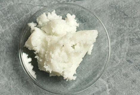 refined sheabutter on a small glas dish